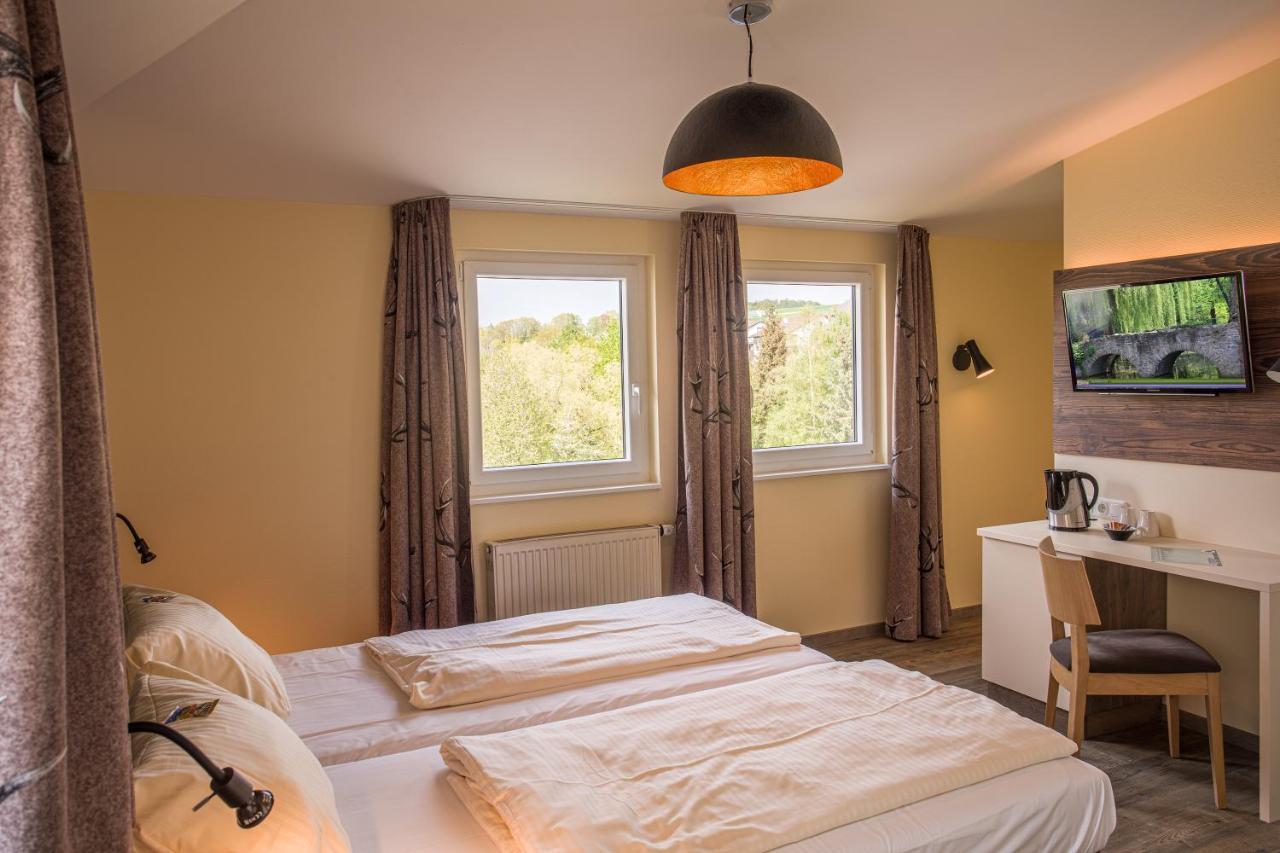 Restaurant Gruener Baum Hotel Leidersbach Eksteriør billede