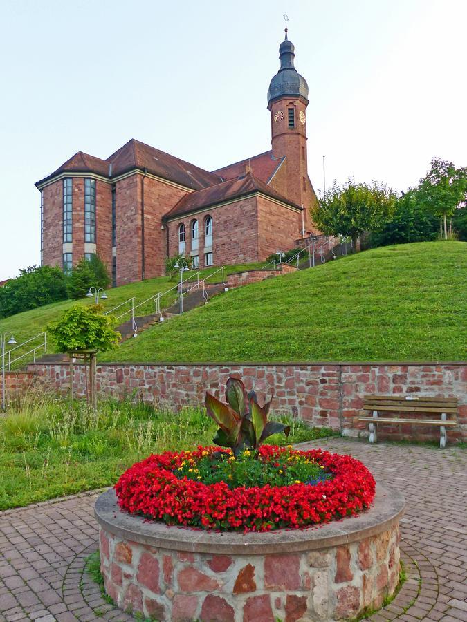 Restaurant Gruener Baum Hotel Leidersbach Eksteriør billede