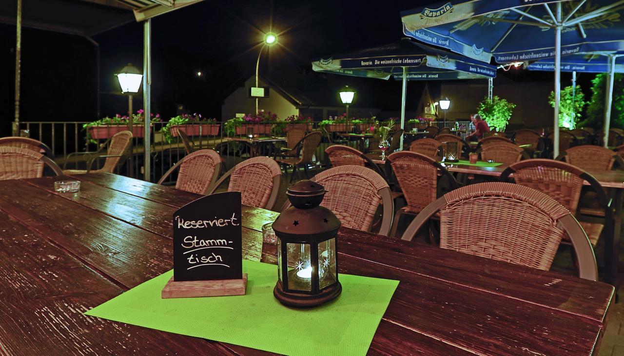 Restaurant Gruener Baum Hotel Leidersbach Eksteriør billede